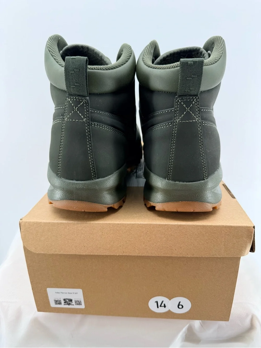 -Nike Manos Size 9.5M